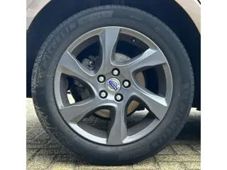 Foto 17 van Volvo V40 Cross Country 1.6 T4 Summum 179PK | NL AUTO | NAP | Lederen Bekleding | Achteruitrijcamera