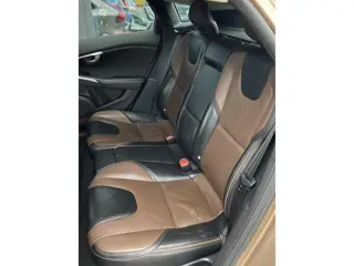 Foto 20 van Volvo V40 Cross Country 1.6 T4 Summum 179PK | NL AUTO | NAP | Lederen Bekleding | Achteruitrijcamera