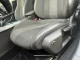 Foto 27 van Peugeot 308 1.6HDI PANO XENON LANE STOELV FULL (bj 2017)
