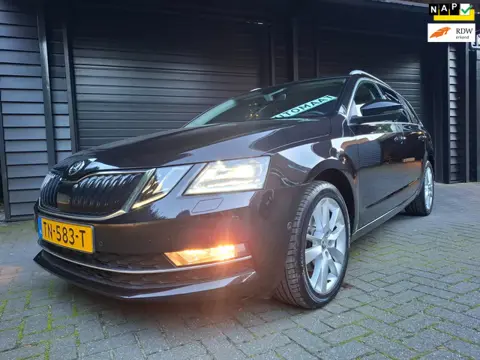 Skoda Octavia Combi 1.0 TSI Business automaat Carplay trekhaak etc