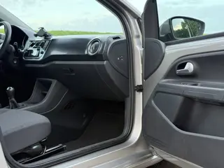 Foto 15 van Volkswagen Up! 1.0 BMT move up! | DAB | LED | NAP | BT
