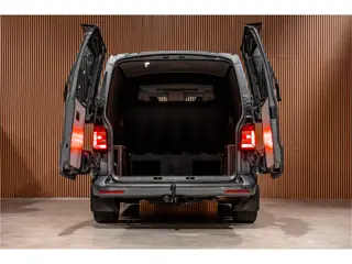 Foto 15 van Volkswagen Transporter T6 2.0 TDI L2H1 DC 4Motion Highline | Schuifdak | ACC | Bi-Xenon | L+R Schuif