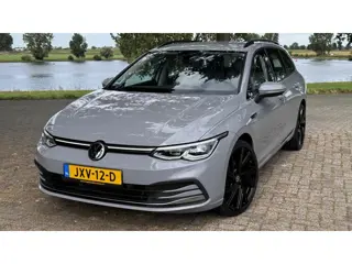 Foto 18 van Volkswagen Golf 1.5 eTSI DSG Camera Led Carplay Trekhaak Sfeerverlichting