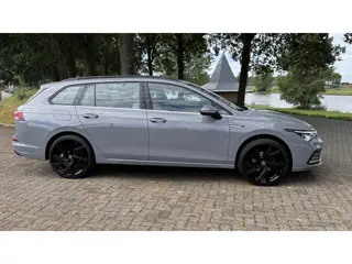 Foto 17 van Volkswagen Golf 1.5 eTSI DSG Camera Led Carplay Trekhaak Sfeerverlichting