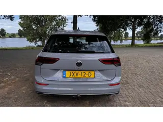 Foto 15 van Volkswagen Golf 1.5 eTSI DSG Camera Led Carplay Trekhaak Sfeerverlichting