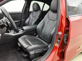 Foto 26 van BMW 3-serie 330e M-Sport | Schuifdak | Harman/Kardon | Camera | Adaptive Cruise | Stoelverwarming