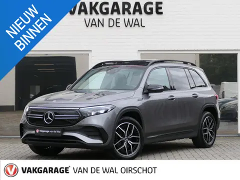 Mercedes-Benz EQB 300 4MATIC AMG Line 7p. 67 kWh | Panoramadak | Full LED | Sfeerverlichting | Elekt