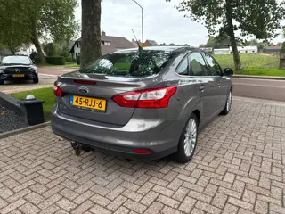 Foto 15 van Ford Focus 1.6 TI-VCT First Edition