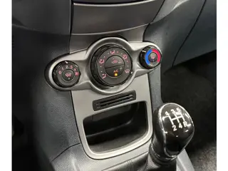 Foto 15 van Ford Fiesta 1.25 Trend*Navi*Carplay*DBriemVV*Stoelverwarming!