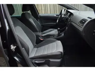 Foto 20 van Volkswagen Golf 1.4 TSI 140 pk ACT R-Line Xenon Navi Clima Cruise CarPlay Pdc