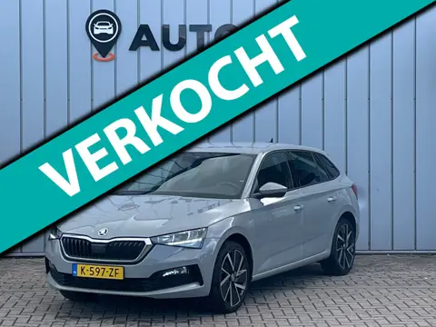 Skoda Scala 1.0 TSI Sport Business ORG NL 1E EIG DEALEROND|LED|CARPLAY|SPORTSTOELEN|DUALCLIMATE|PARK