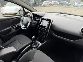 Foto 18 van Renault Clio Estate 0.9 TCe Limited Navi Airco  Cruisecontrol LM velgen