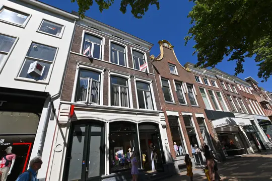 Woning aan de Akerkhof te Groningen