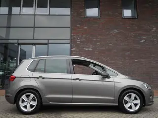 Foto 18 van Volkswagen Golf Sportsvan 1.6 TDI Highline | Navigatie | CarPlay | Cruise Control | Trekhaak | Licht