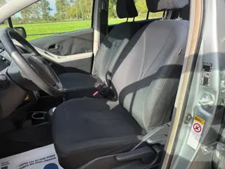 Foto 15 van Toyota Yaris 1.0 VVTi automaat, airco, NAP, APK, nette auto