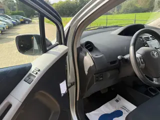 Foto 14 van Toyota Yaris 1.0 VVTi automaat, airco, NAP, APK, nette auto