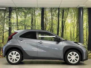 Foto 14 van Toyota Aygo X 1.0 VVT-i MT Play | Achteruitrijcamera | Apple Carplay | Stoelverwarming | Regensensor