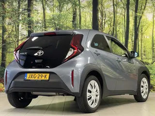 Foto 15 van Toyota Aygo X 1.0 VVT-i MT Play | Achteruitrijcamera | Apple Carplay | Stoelverwarming | Regensensor