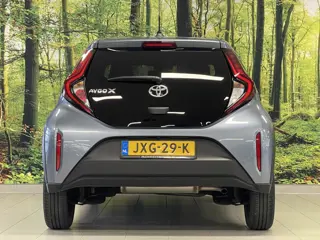 Foto 16 van Toyota Aygo X 1.0 VVT-i MT Play | Achteruitrijcamera | Apple Carplay | Stoelverwarming | Regensensor