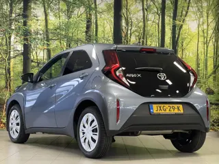 Foto 17 van Toyota Aygo X 1.0 VVT-i MT Play | Achteruitrijcamera | Apple Carplay | Stoelverwarming | Regensensor