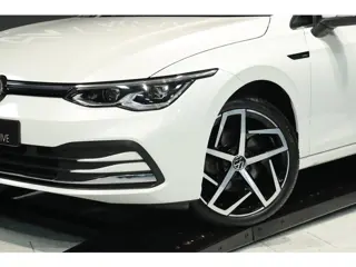 Foto 20 van Volkswagen Golf 1.5 eTSI ACT / PANO / HUD / ACC / MEMORY / MASSAGE / CARPLAY / STUUR+STOELVERW