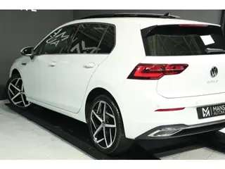 Foto 11 van Volkswagen Golf 1.5 eTSI ACT / PANO / HUD / ACC / MEMORY / MASSAGE / CARPLAY / STUUR+STOELVERW