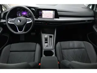 Foto 15 van Volkswagen Golf 1.5 eTSI ACT / PANO / HUD / ACC / MEMORY / MASSAGE / CARPLAY / STUUR+STOELVERW