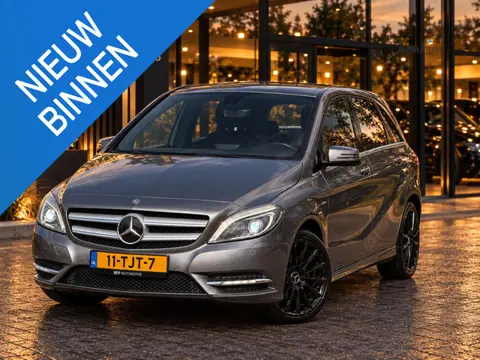 Mercedes-Benz B-klasse 180 Ambition Automaat | Trekhaak | Leer | PDC