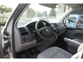 Foto 18 van Volkswagen Transporter 2.5 TDI 340 Trendline DC