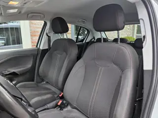 Foto 20 van Opel Corsa 1.4 Black Edition Airco! Cruise Control! Navigatie! Leuke/Nette Auto! NAP!