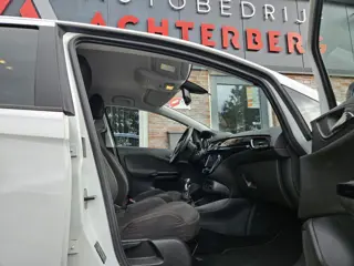 Foto 14 van Opel Corsa 1.4 Black Edition Airco! Cruise Control! Navigatie! Leuke/Nette Auto! NAP!