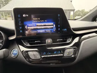 Foto 13 van Toyota C-HR 1.8 Hybrid Dynamic | LED | Trekhaak | Camera | Stoelverwarming | All-seasons | Navi | Ke