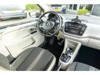 Foto 11 van Volkswagen E-Up! E-up! Soh 80% I Climate I Cruise I Parkeersensoren I Stoelverwarming I LM Velgen