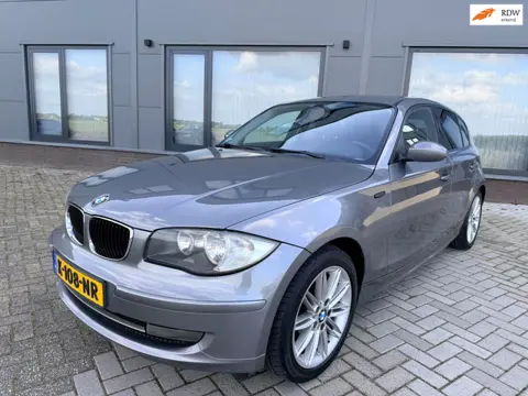 BMW 1-serie 118i // M-Sport // Clima // PDC // Getint glas // Nette auto