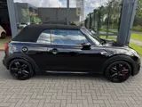 Foto 22 van MINI Cabrio 2.0 John Cooper Works Chili (bj 2016)