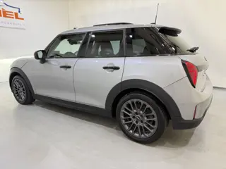 Foto 15 van MINI Cooper 5-Drs 1.5 C Classic Aut7 (bj 2024)