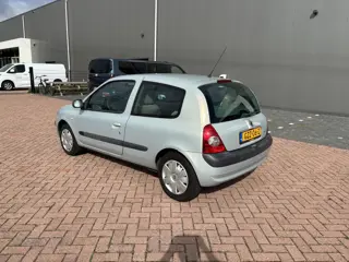 Foto 19 van Renault Clio 1.2-16V Dynamique Comfort Automaat I Airco