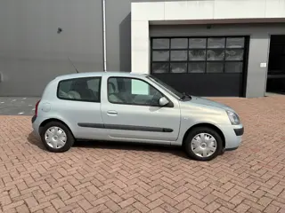 Foto 16 van Renault Clio 1.2-16V Dynamique Comfort Automaat I Airco