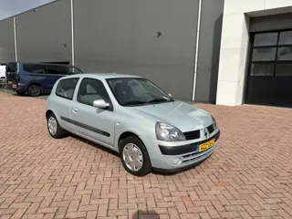 Foto 15 van Renault Clio 1.2-16V Dynamique Comfort Automaat I Airco