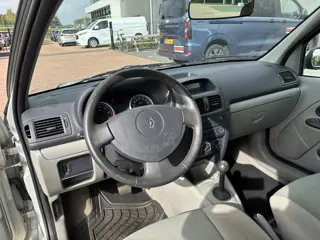 Foto 13 van Renault Clio 1.2-16V Dynamique Comfort Automaat I Airco