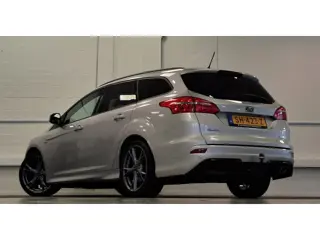 Foto 16 van Ford Focus Wagon 1.5 ST-Line Trekhaak Xenon 100% Dealer onderhouden Mooi!