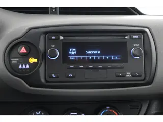 Foto 14 van Toyota Yaris 1.0 VVT-i Aspiration | Radio BT en CD | lm velgen |