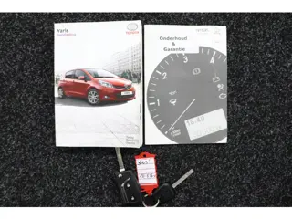 Foto 13 van Toyota Yaris 1.0 VVT-i Aspiration | Radio BT en CD | lm velgen |