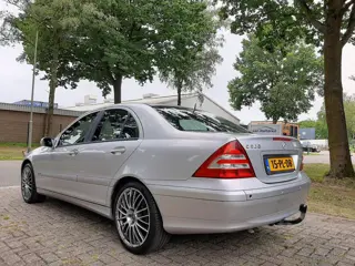 Foto 19 van Mercedes-Benz C-klasse 200 K. 163PK Airco Leder Sportvelgen
