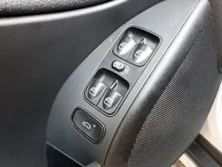 Foto 15 van Mercedes-Benz C-klasse 200 K. 163PK Airco Leder Sportvelgen