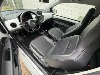 Foto 18 van Volkswagen Up! 1.0 high up! BlueMotion Navi stoelverwarming park sensor airco bluetooth