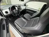 Foto 28 van Volkswagen Up! 1.0 high up! BlueMotion Navi stoelverwarming park sensor airco bluetooth