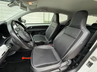 Foto 16 van Volkswagen Up! 1.0 high up! BlueMotion Navi stoelverwarming park sensor airco bluetooth
