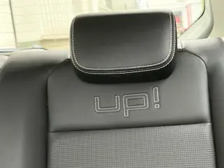 Foto 12 van Volkswagen Up! 1.0 high up! BlueMotion Navi stoelverwarming park sensor airco bluetooth