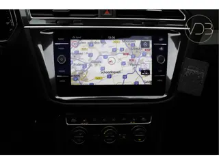 Foto 13 van Volkswagen Tiguan Allspace 1.5 TSI Highline Business R 7-Persoons PANO TREKHAAK